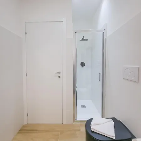 Cecilia S House * Rom